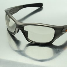 画像2: GOODMAN LENS MANUFACTURE グッドマンレンズマニュファクチャー OAKLEY PITBULL オークリーピットブル 用交換レンズ 調光 クリア→ブラウン ポリカーボネイト OAKLEY-PITBULL-PB-P202 (2)